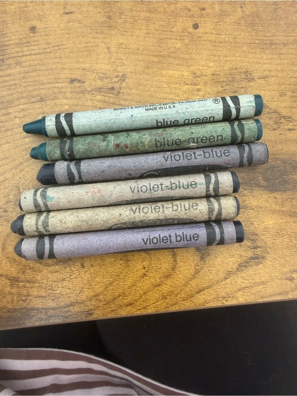 Set of vintage / collectible / discontinued Crayola crayons - blues
